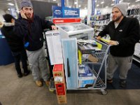 Shoppers have their hands full as they try to grab the best deals at Best Buy in Dartmouth, MA on Black Friday November 25, 2016.  PETER PEREIRA/THE STANDARD-TIMES/SCMG : shopping, shop, black friday, madness, economy, holiday, season