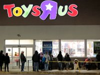 Shoppers wait for Toys R' Us doors to open on Black Friday in Dartmouth, MA.  [ PETER PEREIRA/THE STANDARD-TIMES/SCMG ]