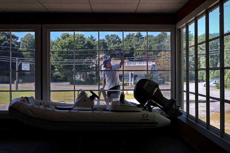 Eric Buck paints the window sashes of the Burr Bros. boat storage facility on Route 6 in Marion, MA on September 14, 2026. PHOTO PETER PEREIRA
