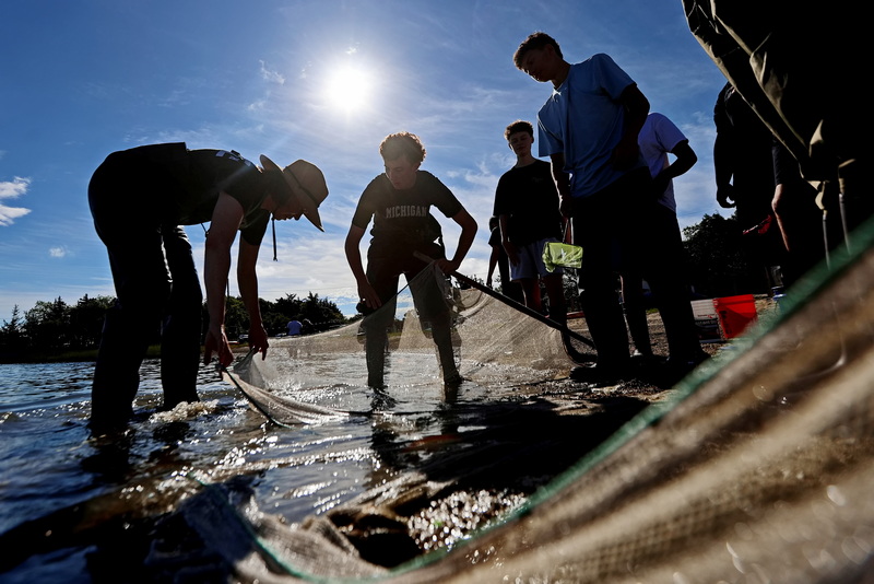 Dartmouth High School Marine Science teacher, Rosanne Franco, and her students use siene nets to catch small fish during their first Marine Science field day class of the year at Apponequett Point in Dartmouth, MA on September 18, 2026. PHOTO PETER PEREIRA
